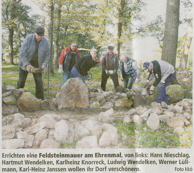 Steinmauer Kriegerdenkmal 2010